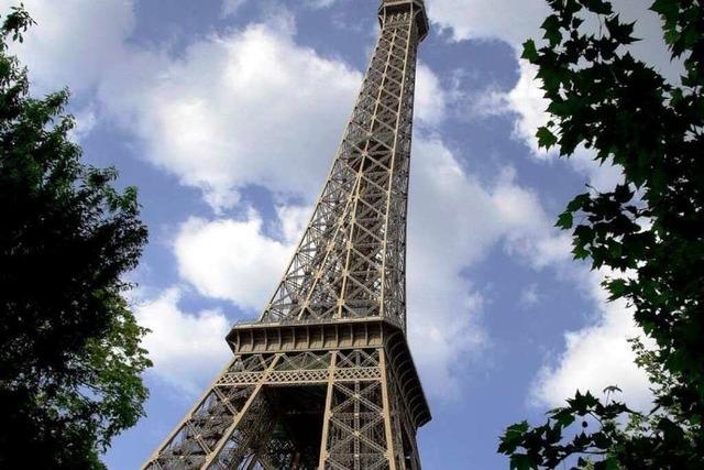 Croissant unterm Eiffelturm
