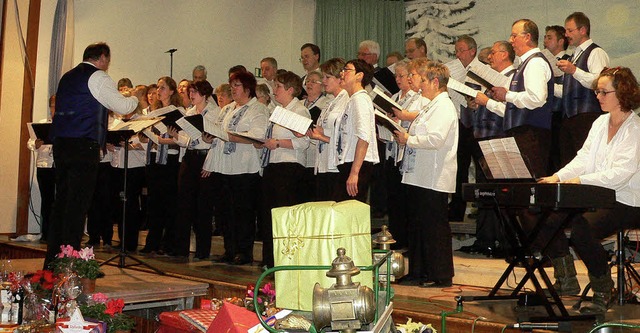 Einstimmen auf Weihnachten: Beim Weihn...uri, am Piano  Christine Spickermann.   | Foto: Georg Diehl