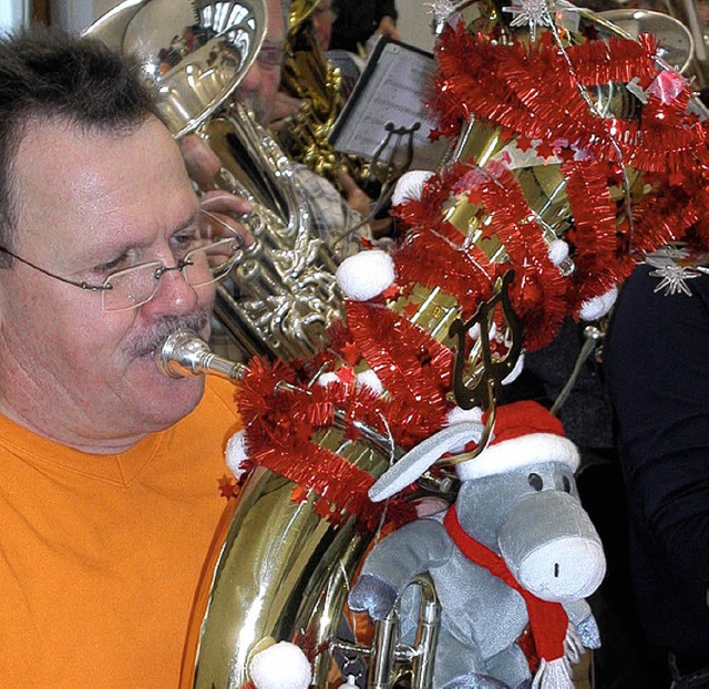 Tuba, ganz weihnachtlich   | Foto: BZ