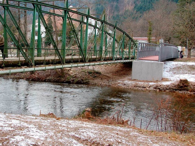 Die alte &#8222;Bhnlebrcke&#8220;  ...ie Elz in Gutach  weicht einem Neubau.  | Foto: Bernd Fackler