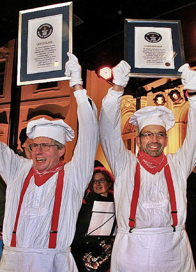 Stefan Koch (links) und Konrad Friedma...kunden vor dem Ludwigsburger Schloss.   | Foto: SWR