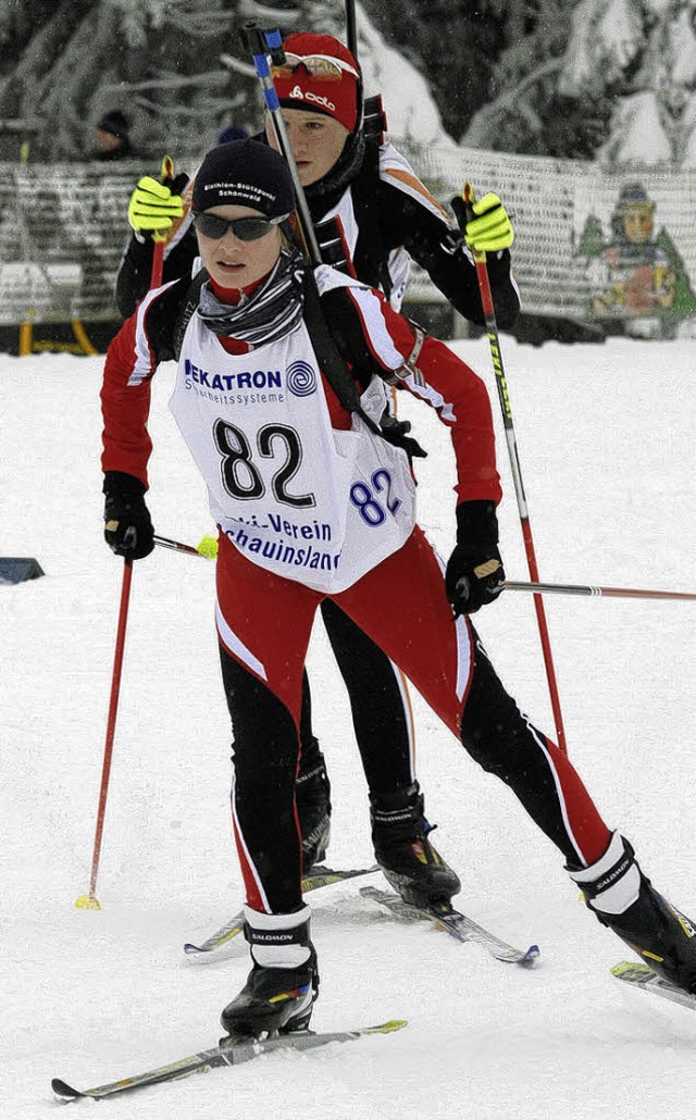 Ulmer Schatten: Michelle Bathelt vom S...ndrennen von    Anna Wahls  verfolgt.   | Foto: matthias kaufhold