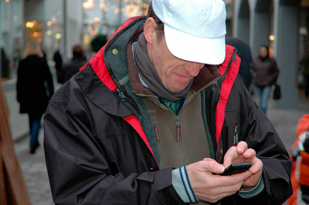 ...gleichzeitig zu laufen und das Smartphone zu bedienen. Jack Bauer aus der Fersehserie 24 erledigt beides gleichezeitig jedenfalls mit entspannterem Gesichtsausdruck.