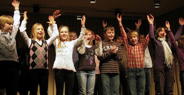 Von den Jngsten der Schule bis zur Me...ie Fnftklssler mit ihrer Darbietung.  | Foto: Monika beha