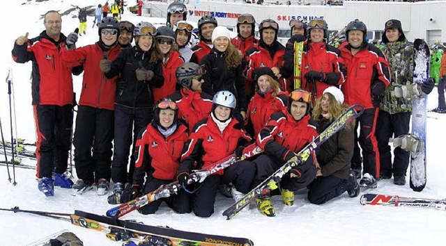 Einweisung im Pitztal: Am Fortbildungs...del im Outfit der DSV Skischule teil.   | Foto: Verein