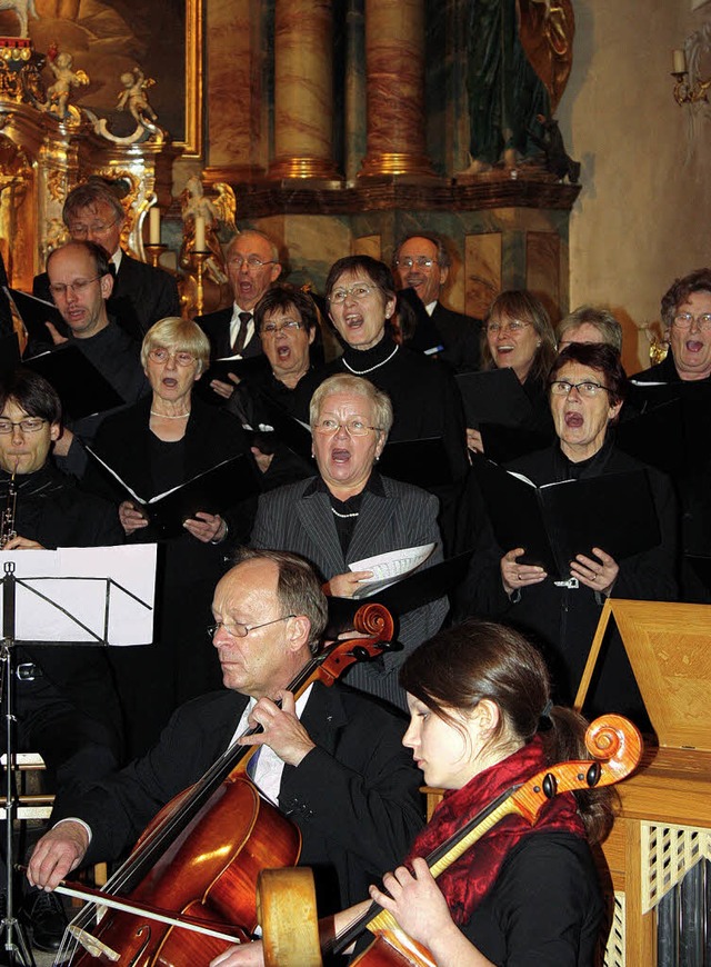 Die  Kirchenchre Neuershausen und  K...it Werken von Johann Sebastian  Bach.   | Foto: Barbara Schmidt