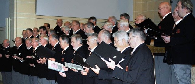 Der Chor &#8217;72 beim Adventskonzert in der Bonifatius-Kirche   | Foto: Thomas Loisl Mink