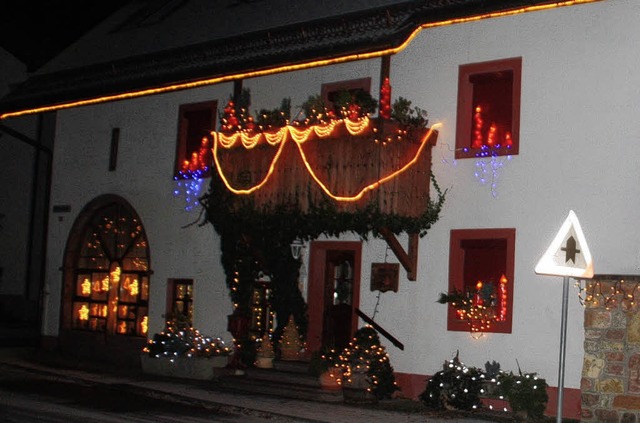 Seit Jahren ist das Haus von Isabella ...ge der Hingucker zur  Weihnachtszeit.   | Foto: KERCKHOFF
