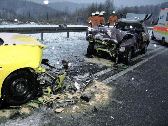 Samstagvormittag auf der A 98 : Fronta...nach einem unerlaubten berholvorgang.  | Foto: Polizei Lrrach