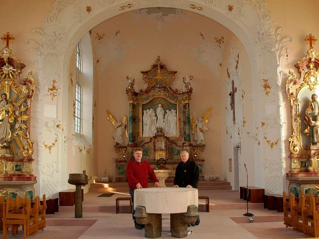 An der liturgischen Umgestaltung wirkt...d Bodo Klahs vom Pfarrgemeinderat mit.  | Foto: Wolfgang Beck
