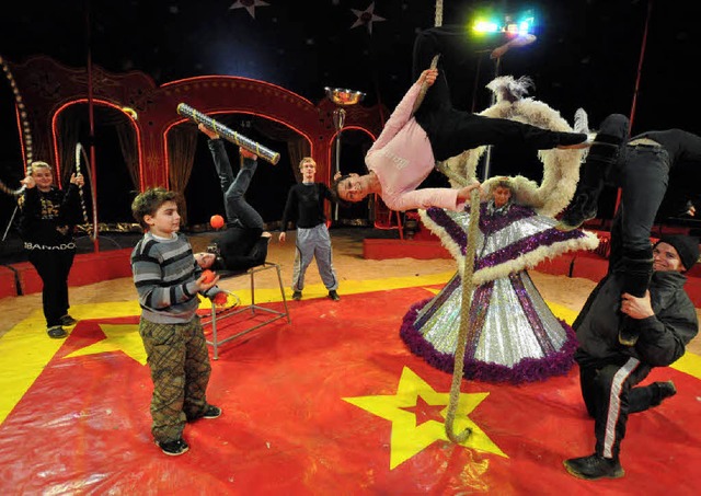 Im Zirkus Montana im Grtt: Probe fr ... zum Auftakt des Weihnachtsprogramms.   | Foto: Barbara Ruda