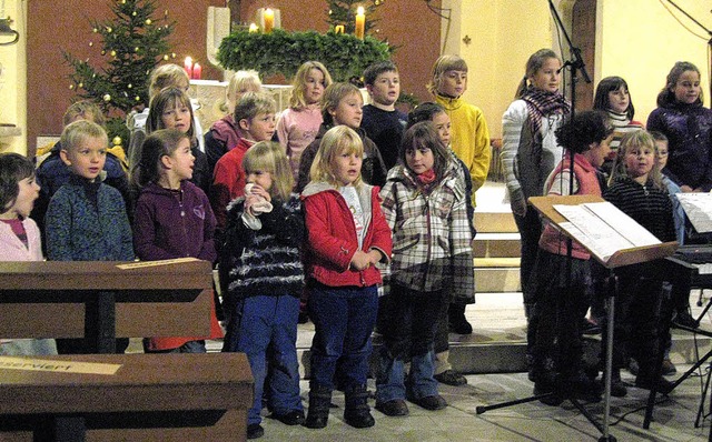 Der Kinderchor erffnete das Adventssi...n  Chre  in der Kirche St. Bernhard.   | Foto: privat