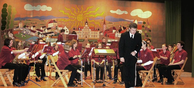 Der Musikverein Btzingen prsentierte...ej Kraft, hier mit der Jugendkapelle.   | Foto: horst david