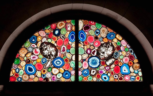 Eines der Fenster, die Sigmar Polke in Zrichs grter Kirche geschaffen hat.  | Foto:  2009 Sigmar Polke/Grossmuenster ZH