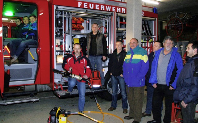 Die Feuerwehr St. Mrgen besitzt jetzt...e und Feuerwehrmnner in Augenschein.   | Foto: Eva Korinth