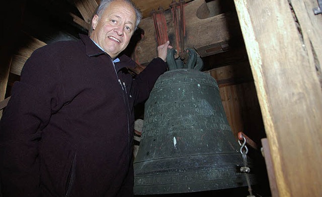 Mesner Bernhard Zimmermann in der Glockenstube.   | Foto: Tanja Bury