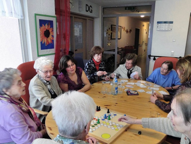 Die Spielrunde im Alten- und Pflegehei...erden fr den Besuchsdienst gesucht.    | Foto: Silke Hartenstein