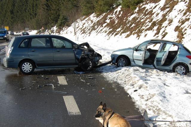 Schwerer Autounfall bei berholversuch