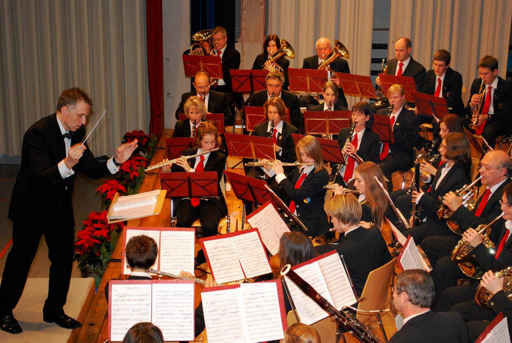Stadtmusik in Aktion mit Dirigent Stephan Rinklin Stadtmusik in Aktion mit Dirigent Stephan Rinklin