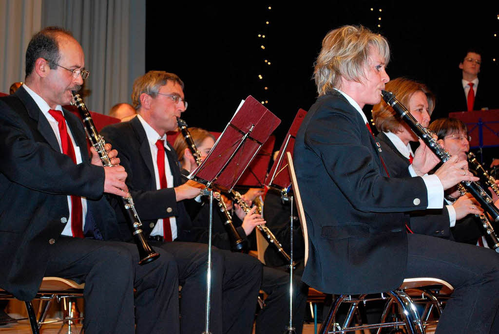 Die Musiker spielen hoch präzise Die Musiker spielen hoch präzise