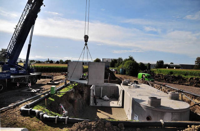 Ein technisches Spektakel war die Anli...neue Regenklrbecken im Gewerbegebiet.  | Foto: Archivfoto: Dieter Erggelet