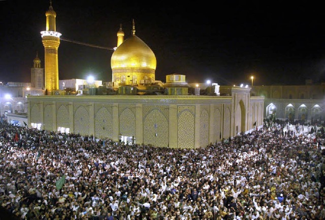 Millionen feiern in Kerbela an der Imam-Hseyin-Moschee.  | Foto: DPA
