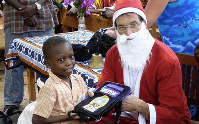 Ein Nikolaus in Kenia. Silvester feiert man dort nicht.  | Foto: privat