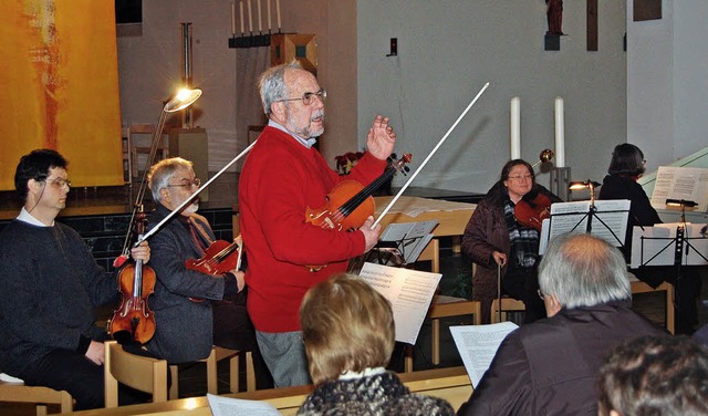 Helmut Bauckner mit Orchester beim Que...r Inzlinger Kirche St. Peter und Paul   | Foto: Heinz Vollmar