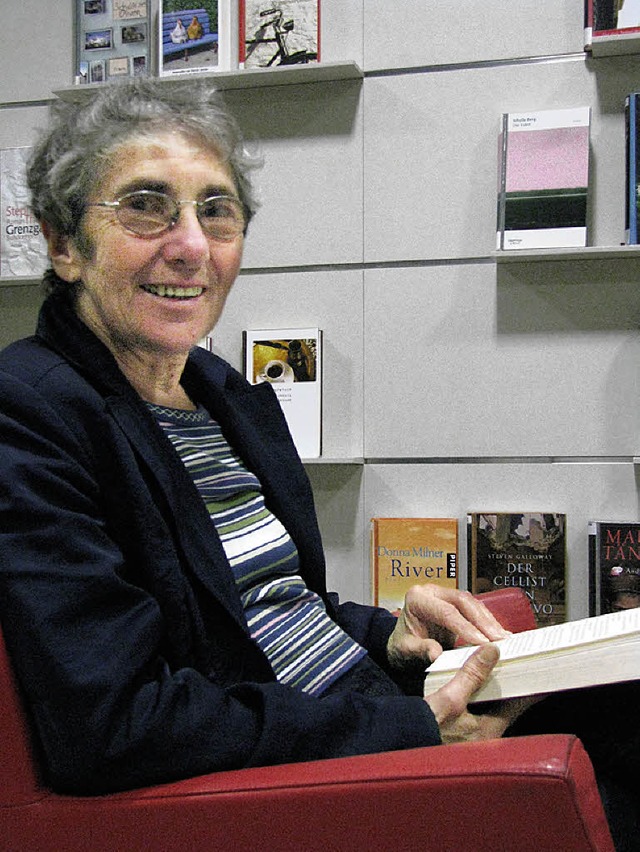 Anita Mck: nach 40 Jahren Abschied von der Stadtbibliothek    | Foto: Maja Tolsdorf