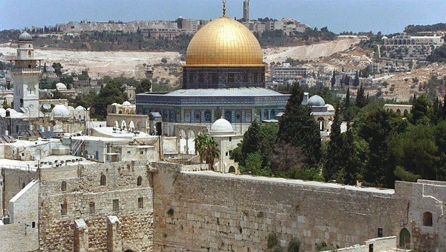 Geballte Heiligkeit in  Jerusalem:  In...l antiken Bodenschtzen in  der  Erde   | Foto: DPA