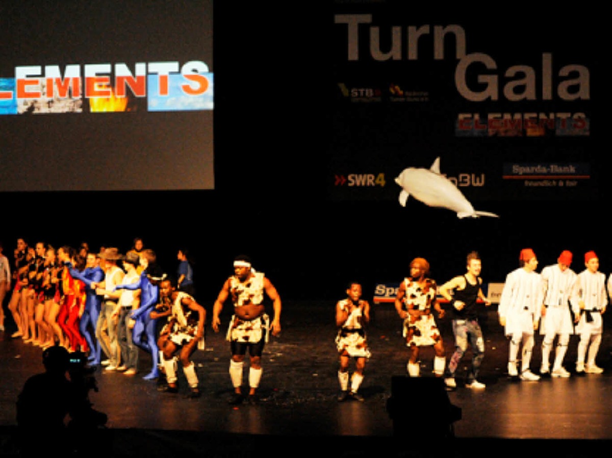 Turnen, Gymnastik  Sport, Musik, Tanz, Theater, Show: Die Turngala des Schwbischen und des Badischen Turnerbundes in der Freiburger Rothaus-Arena war ausverkauft.