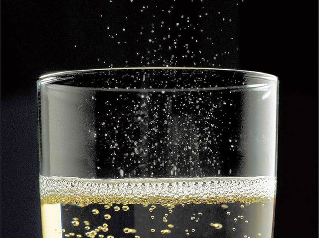 Der Champagner perlt, die Preise purzeln.  | Foto: dpa