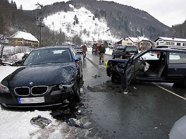 Schwer  verletzt  wurde ein  74-Jhrig...  Der  BMW-Fahrer   blieb  unverletzt.  | Foto: Polizei