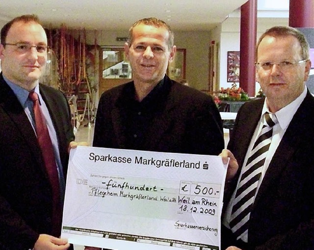 Florian Behrens (links) und Dietmar Ku...eiter des Pflegeheims, Jens Gasenzer.   | Foto: Privat