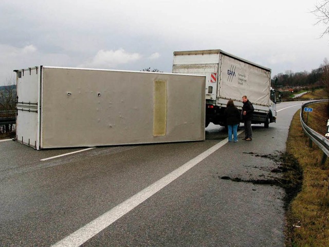 Dieser Unfall auf der A 98 vom Mittwoc...tte Staus und Behinderungen zur Folge   | Foto: bz