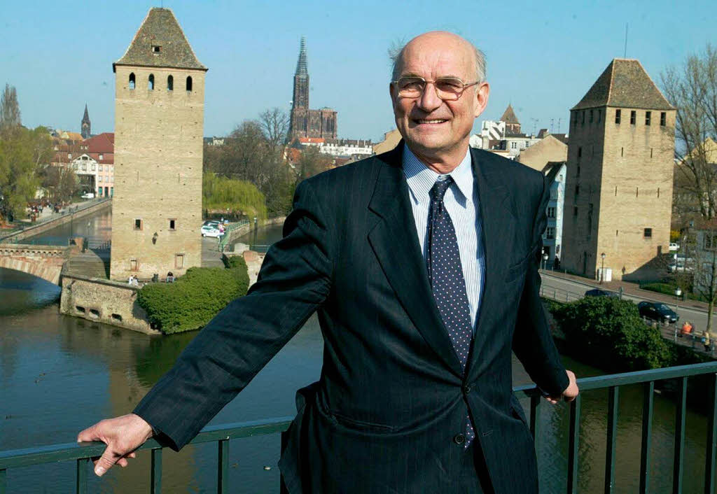 Am 22. August stirbt der elsssische Politiker  Adrien Zeller mit 69 Jahren.   Zeller  hatte sich  stets fr eine Annherung zwischen  Deutschland und Frankreich stark gemacht.