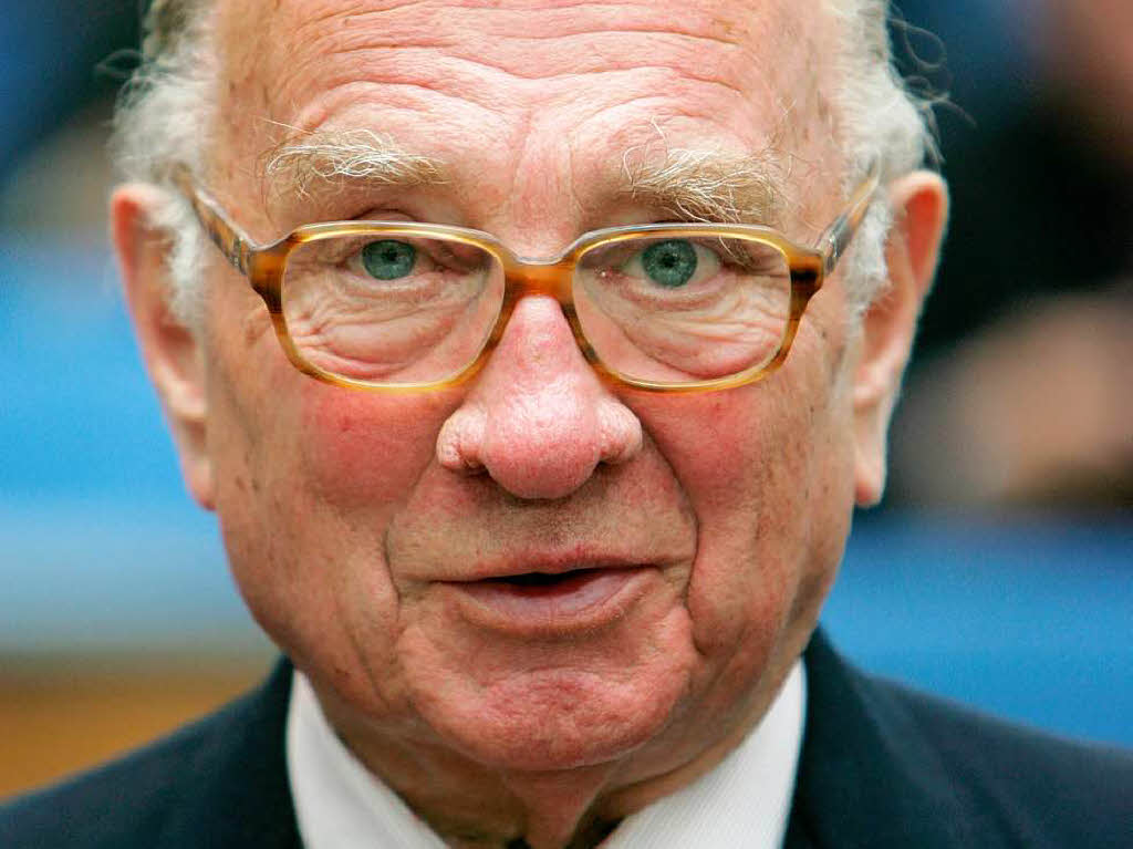 Otto Graf Lambsdorff, FDP-Ehrenvorsitzender und frherer Bundeswirtschaftsminister stirbt am 5. Dezember im Alter von 82 Jahren.