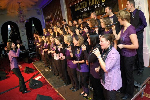 Schwungvoll und dynamisch prsentierten sich der Chor Golden Harps.   | Foto: stefan merkle