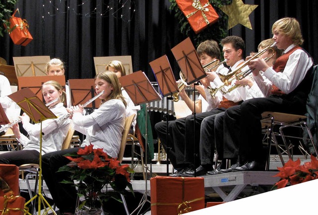 Das Jugendorchester des Musikvereins Eschbach beim Weihnachtskonzert   | Foto: monika rombach
