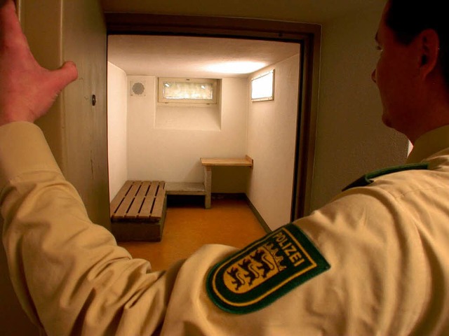 Aufgeschlossen: Die Polizei gewhrt Ei...erdings auf Drei-Sterne-Hotel-Niveau.   | Foto: Andr Hnig