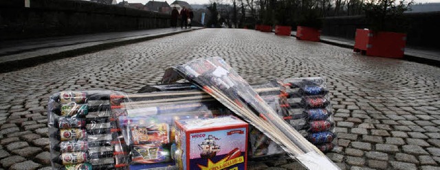 Ab 22 Uhr ist privates Feuerwerk auf der alten Rheinbrcke verboten.   | Foto: Christoph Spangenberg