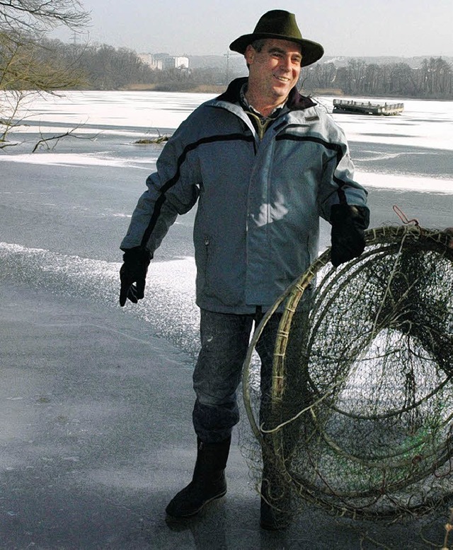 Werner Lmmlin auf dem zugefrorenen Altrhein   | Foto: Heinz Vollmar