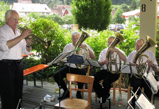 Beim traditionellen Seniorenheimfest i...Mal auch die Stadtmusiksenioren auf.    | Foto: MAIER
