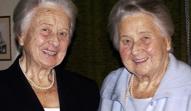Anna Stoll (links) und Frieda Mutter feiern heute ihren 85. Geburtstag.   | Foto: Werner Probst