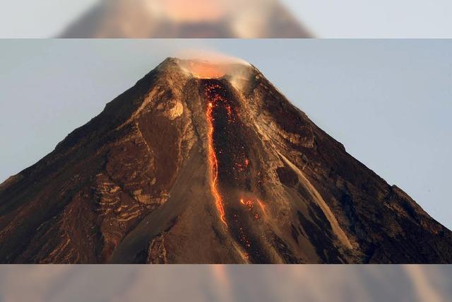 Lava und Touristen strmen