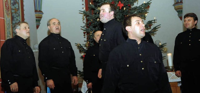 Die Ural-Kosaken  berzeugen mit ihrer Sangesfreude in der Sexauer  Kirche.   | Foto: Hans Meidhof