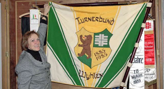 Hlt die Fahne hoch: Die Vorsitzende d...en des Turnerbundes geschaffen wurde.   | Foto: Heinz Vollmar