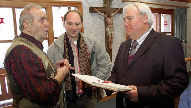 &#8222;Ich komm noch rein, ich wollt  ...intrag im Gstebuch der Gemeinde bat.   | Foto: Karin Maier