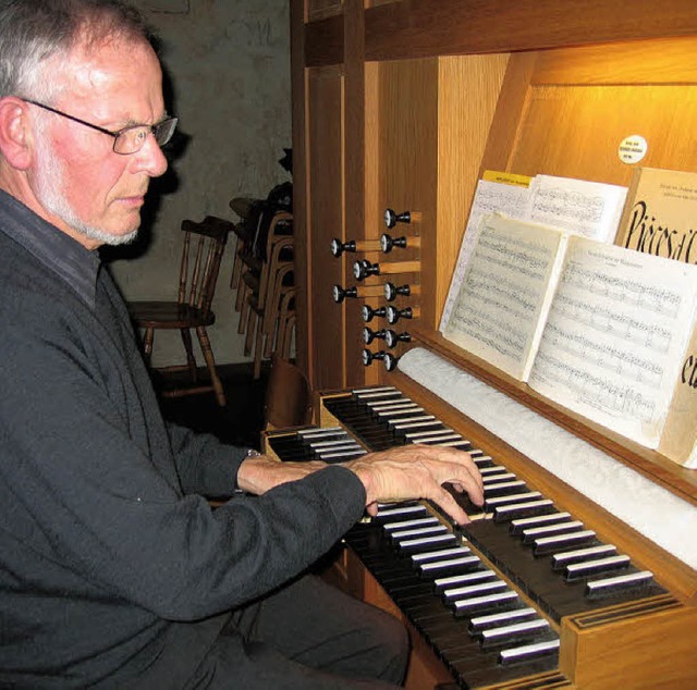 Ernst-Friedrich  Knkler aus  Mllheim...beim traditionellen  Neujahrskonzert.   | Foto: GRziwa