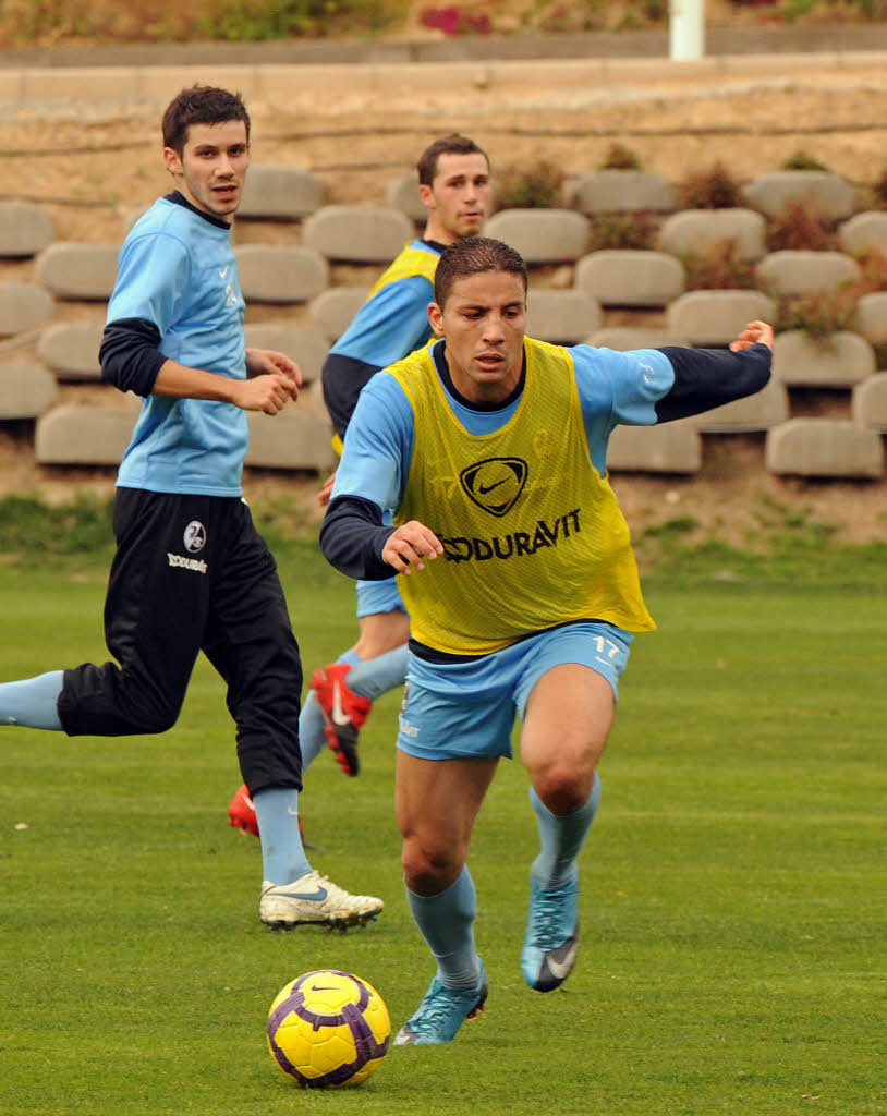 Neuzugang Hamed Namouchi am Ball.